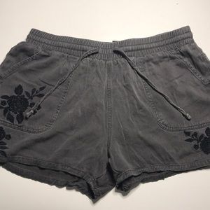 Flower embroidery short
